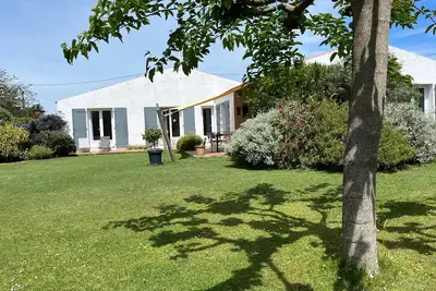 Image de Maison 4 chambres, meublé tourisme 3*, sur jardin paysagé à 100m de la plage