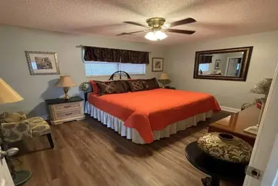 Image de Large 3 bedroom/Walk to the beach!