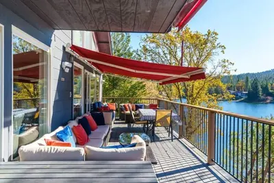 Image de Massive 8 bedroom on the lake!