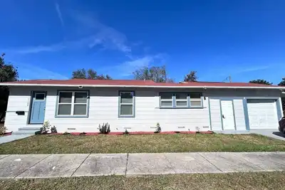 Image de Large 4 bedroom close to Beach and Downtown!