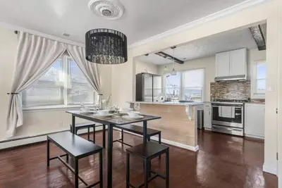 Image de Large 3 bedroom with Parking!