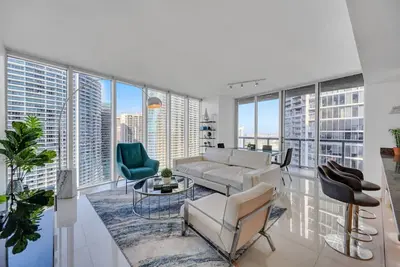 Image de Sun, Style & Skyline Modern Icon Brickell 2br