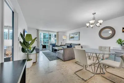 Image de Brickell 1br Gem | Free Parking + Skyline Views