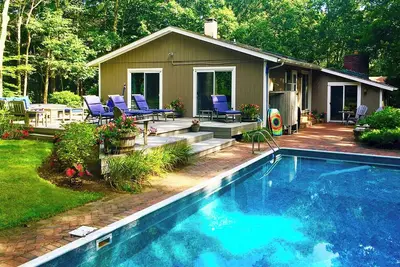 Image de Cosy Coastal East Hampton Getaway with Pool and Hot Tub