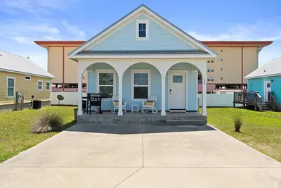 Image de Salty Beach Bungalow
