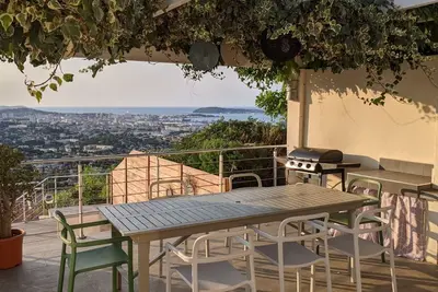 Image de Villa toulon climatisée vue mer panoramique piscine jacuzzi sauna 4 chambres