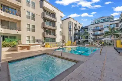 Image de Charming Studio in Prime Location with Pool • Gym • Hot Tub • Bbq • Workspace