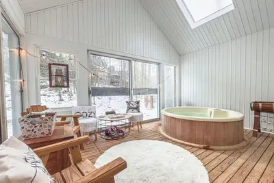Image de Spacious Home near Lake Harmony w/ Lake Club Access Included, Hot Tub, Grill