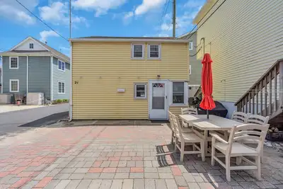 Ocean Beach 1: Charming 3 Bedroom 1 Bath Beach Block Home
