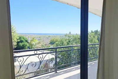 Image de Spacious, elegant apartment, close to all amenities