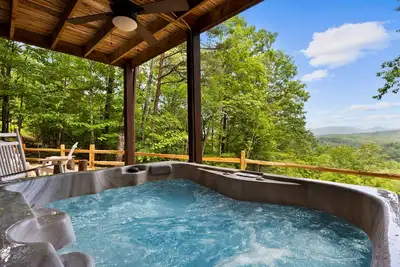 Image de End of summer sales! Modern cabin-Stunning views-Hot tub-Arcade fun-Fire pit