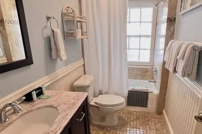 Image de Gorgeous Ground Level Getaway - Historic District Savannah near Forsyth Park