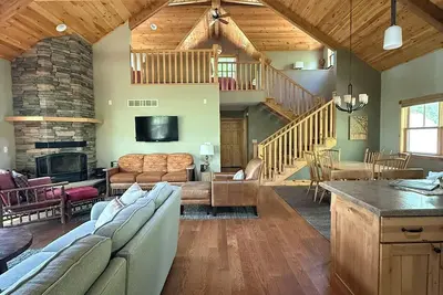 Image de Peaceful Lakefront Cabin w/ Sauna & Loft-pet friendly