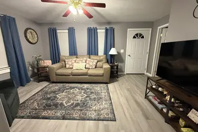Image de Cozy Charming house in Oswego Ny, with WiFi and Ac