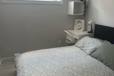 Image de 1 bedroom\nBasement suite located in the Keswick neighborhood of Sw Edmonton.