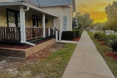Image de Historic 1905 Victorian Home in Dunnellon Rainbow River World Equestrian center