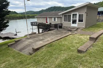Image de Charming 2-bedroom house with private dock in  Draper Va on Claytor Lake