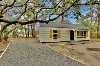 Image de marsh front oasis-3 bedroom renovated cottage on the marsh. Centralized location