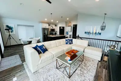 Image de Casa Lago -- 4-Bedroom Home & Utv with Okoboji Lake View steps from Bridges Bay!