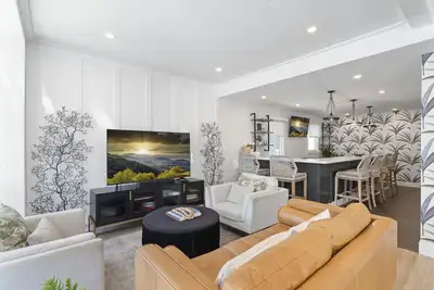 Image de Luxe Balboa House! 5 Bedroom/5 Ensuite Bath! Peninsula Ferry Close!
