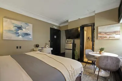 Image de The Gatsby Apartment at The Historic Mansfield Residence