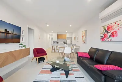 Image de Stylish 2-Bed Townhouse with Balcony