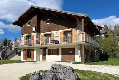 Image de Maison spacieuse idéalement située. Confort + pour  6 personnes, parking privé