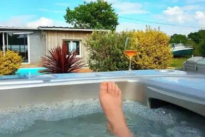 Image de eco lodge en bord estuaire piscine et spa