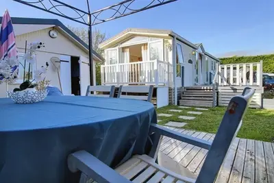 Image de Bungalow cosy - nature & détente. \n⛱️150m de la plage.