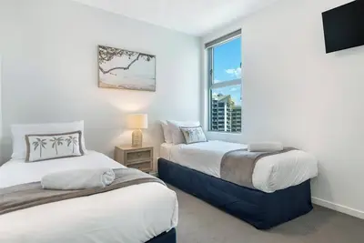 Image de Wake up to ocean views in this stylish 2br with pool, spa, and beach access.