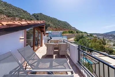 Stylish duplex apartment with penthouse roof terrace