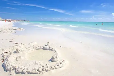 Image de The Village Breeze Ii - White-sand, Pool, Beaches, Daiquiris, Seafood!