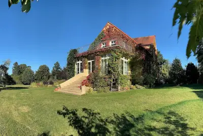 Image de Spacious vacation apartment in the Carolinenhof manor house, Mecklenburg Lake District