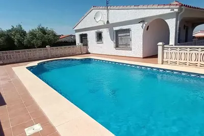 Image de Maison avec piscine privée vue mer 6 personnes