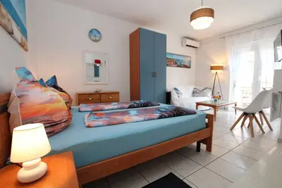 Image de Blue Adria Suite 4 - for two people on the footpath to the beach and town