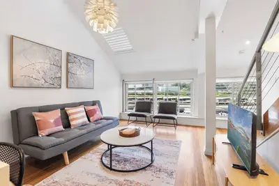 Image de Loft-Style Waterfront Apartment