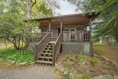 Image de New! Charming Dog Friendly Retreat w/ Hot Tub
