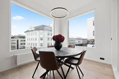 Image de Comfy & Stylish City Center Oasis