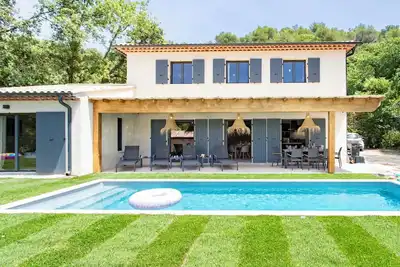 Image de St Paul Villa Swimpool Ac Carpark Bbq for 8 Guest