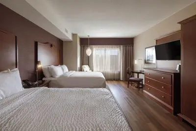 Image de Serene Escape with Yoga, Art, Parks & Local Flavor Nearby - 2 Rooms