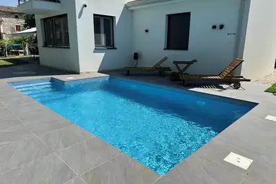 Image de 3-bedroom house in lovely Žužići with Pool, WiFi, Ac