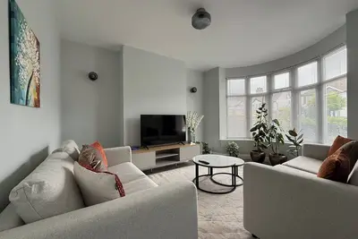 Image de Your Relaxing 2-Bed Getaway with Parking