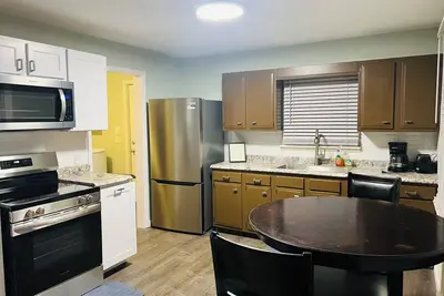 Image de Charming 3-bedroom house with WiFi, Ac in brilliant indianapolis Speedway.