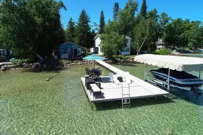 Image de 2 bedroom w/loft Torch Lake lakefront!