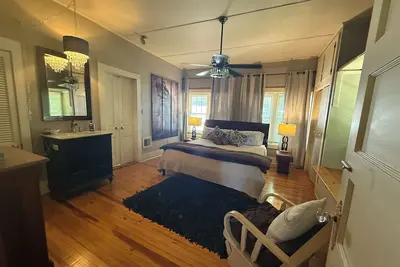 Image de Wish Upon a Star in this 2br Great Location historic area with a View!