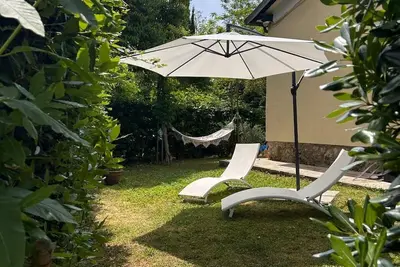 Charming vacation home with garden, in the center of Pietrasanta, very quiet location