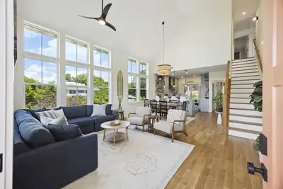 Image de New Custom built 5 bedroom home-5 mins to Folly Beach