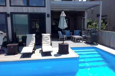 Image de Luxury 4 Br, 4. 5 bath bay front home in Fire Island Pines with full amenities
