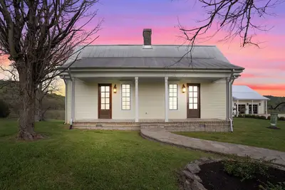 Image de An Upscale 1800's Reset Retreat on Private Acreage with Breathtaking Views