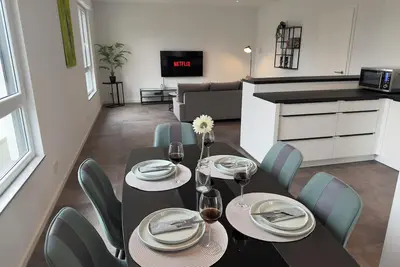 Image de Stylish 135 sqm penthouse with air conditioning. Cologne/Bonn airport 15 minutes away